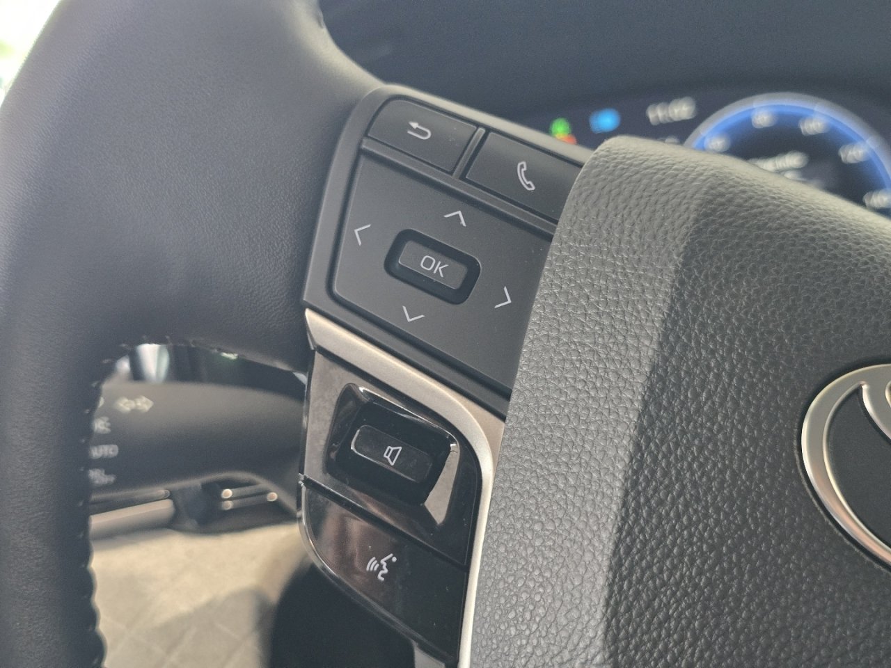 Certified 2025 Toyota Camry XLE FWD image 31