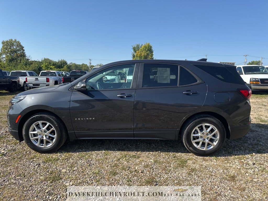 Used 2022 Chevrolet Equinox LS w/ LS Convenience Package image 2