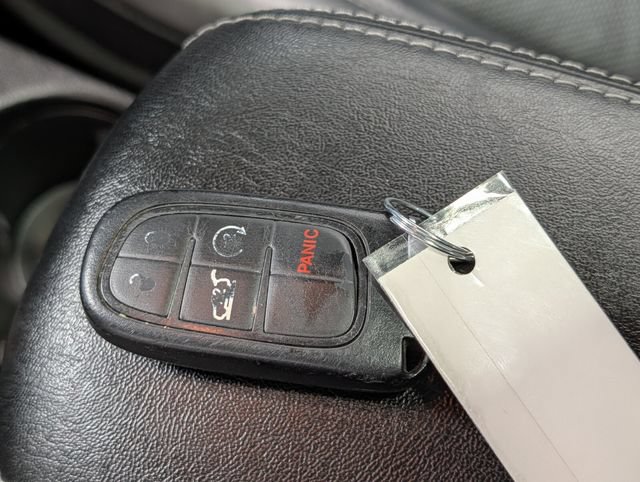 Used 2019 Jeep Cherokee Limited w/ Luxury Group AWD/4WD image 27
