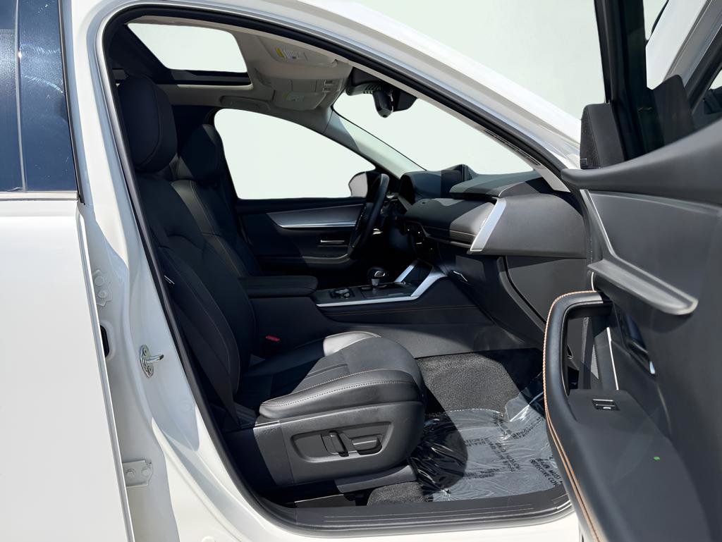 Used 2025 MAZDA CX-70 Plug-In Hybrid w/ Premium Pkg image 35