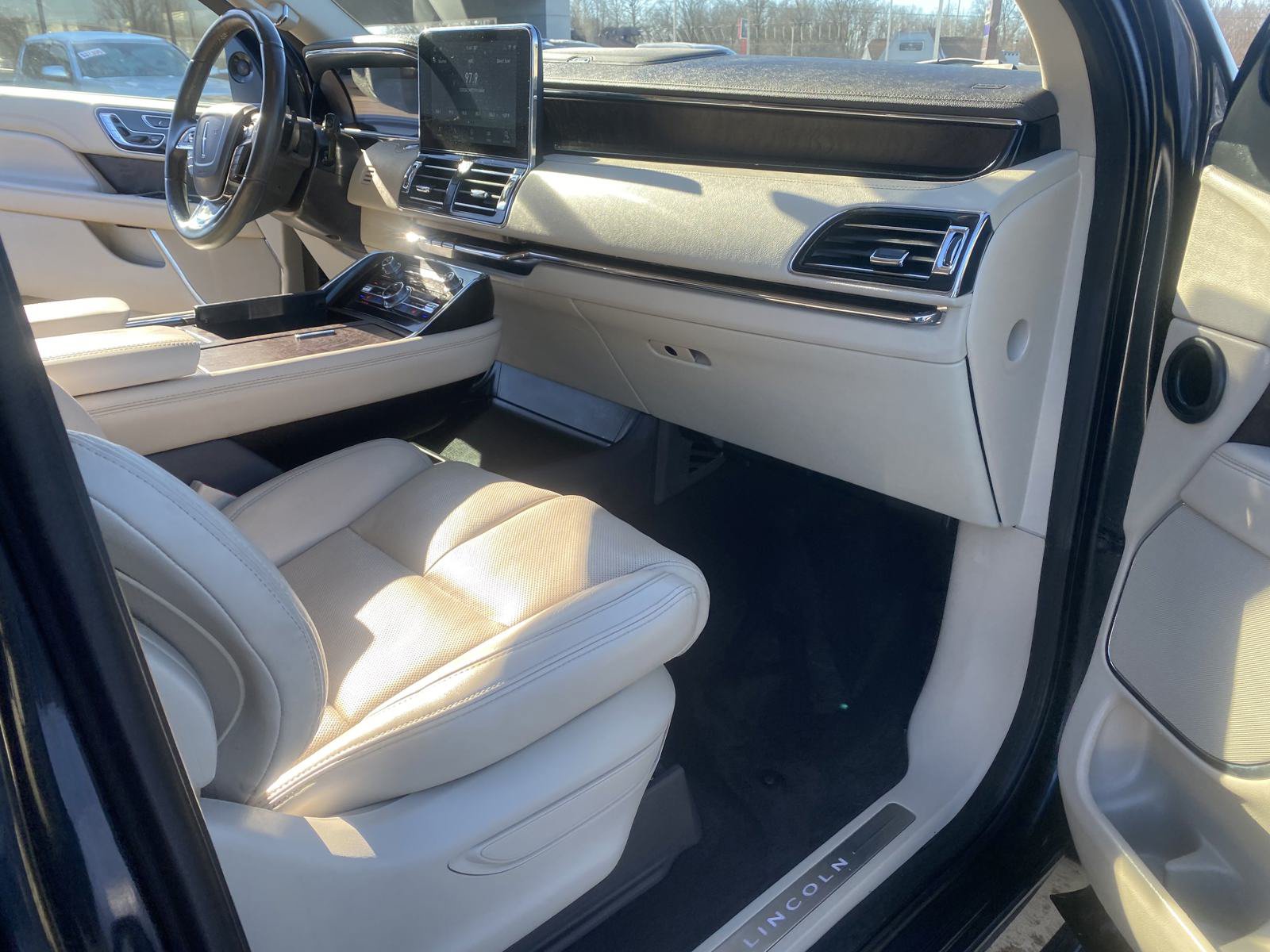 Used 2021 Lincoln Navigator L Reserve AWD/4WD image 12