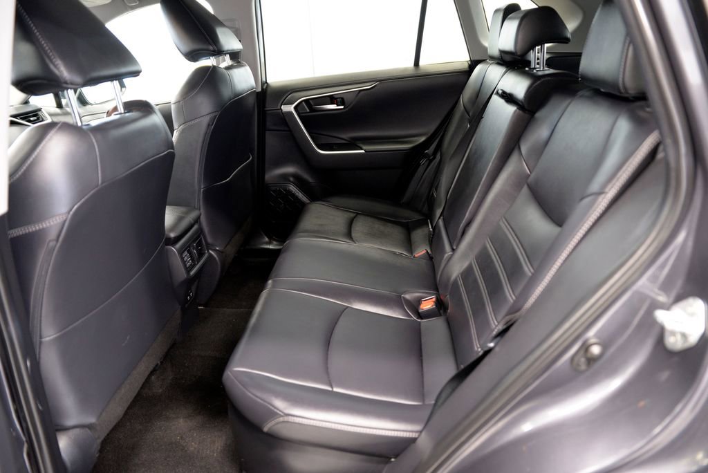 Used 2019 Toyota RAV4 Limited image 28