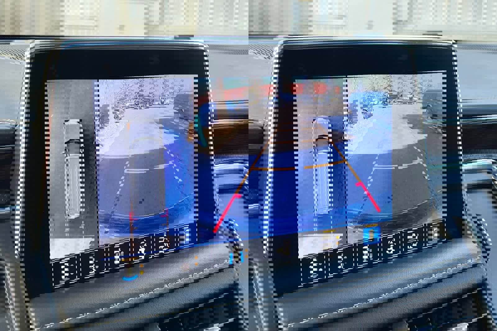 Used 2021 Chevrolet Tahoe Premier w/ Premium Package image 22