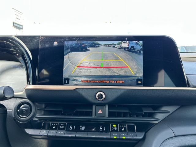 Used 2023 Toyota Crown AWD/4WD image 46
