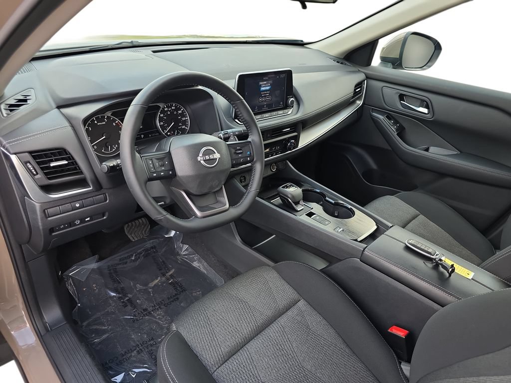 Used 2025 Nissan Rogue SV FWD image 16