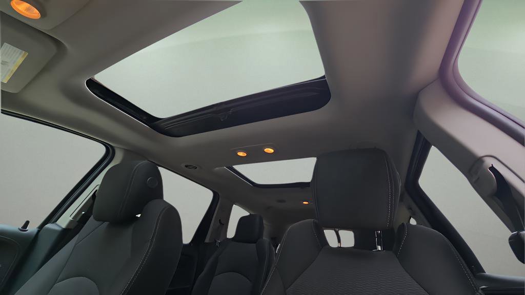 Used 2017 Chevrolet Traverse LT w/ Style and Technology Package FWD image 18