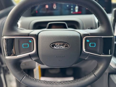 New 2026 Ford Expedition Platinum image 17