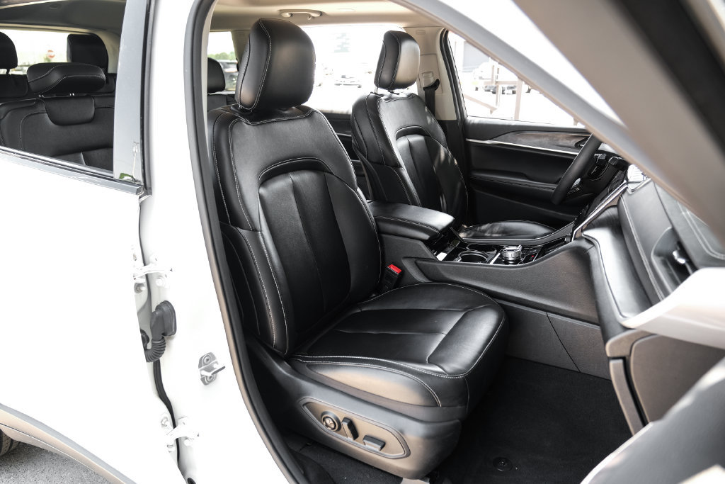Used 2023 Jeep Grand Cherokee L Limited AWD/4WD image 46