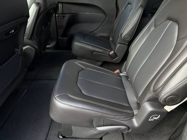 New 2026 Chrysler Pacifica Select FWD image 19