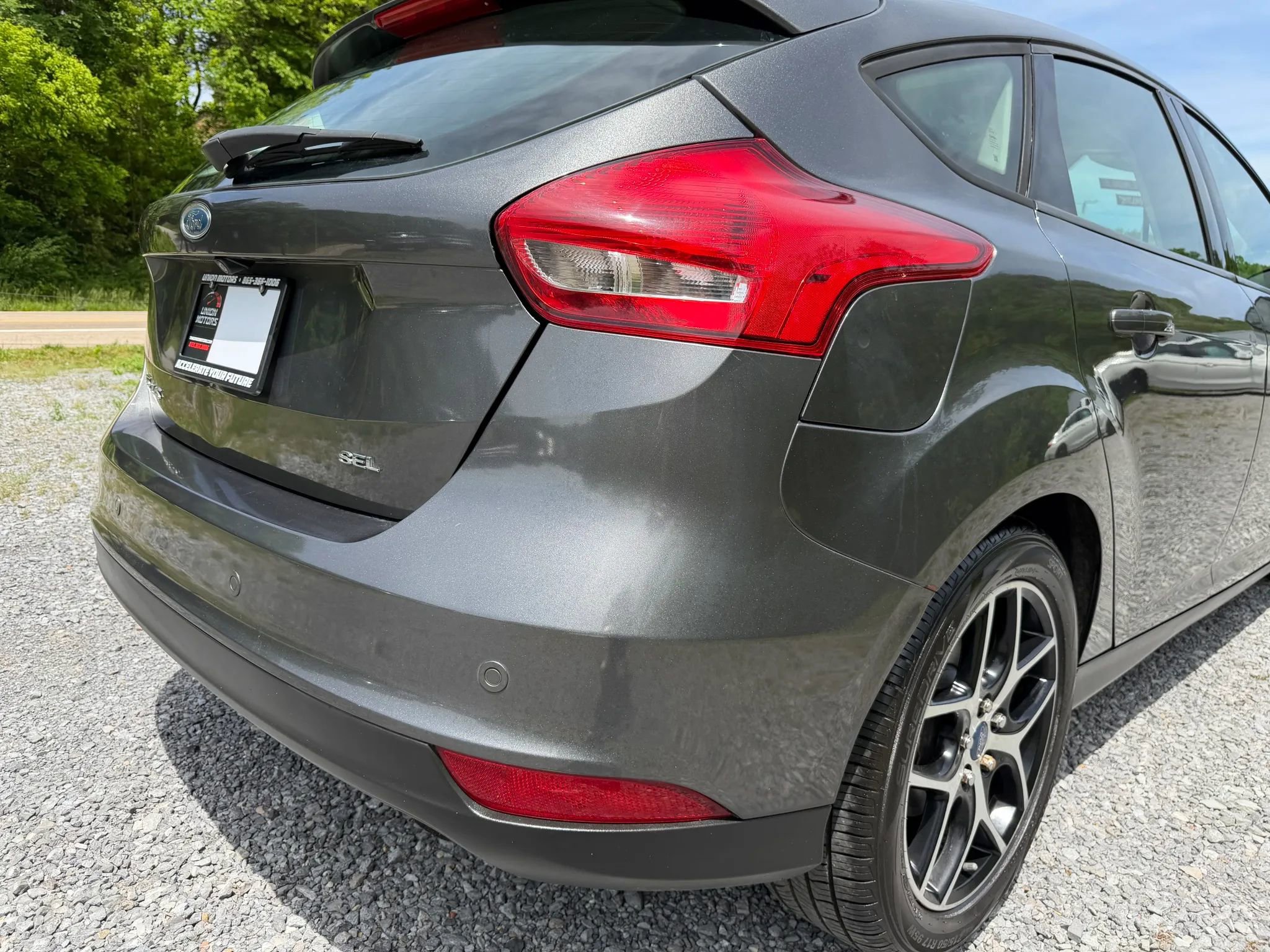 Used 2017 Ford Focus SEL w/ Cold Weather Package FWD image 13