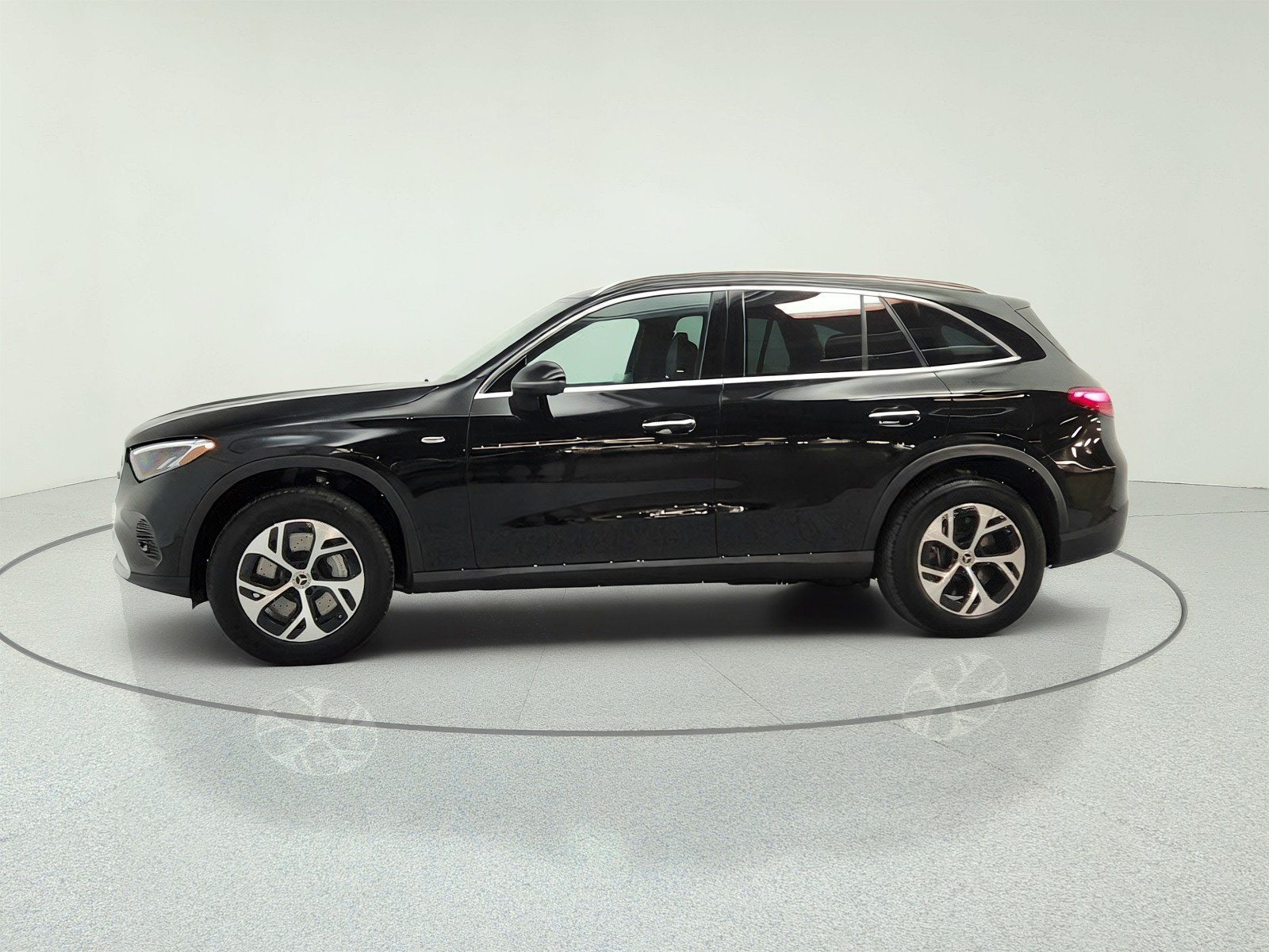 Used 2025 Mercedes-Benz GLC 350e 4MATIC image 8