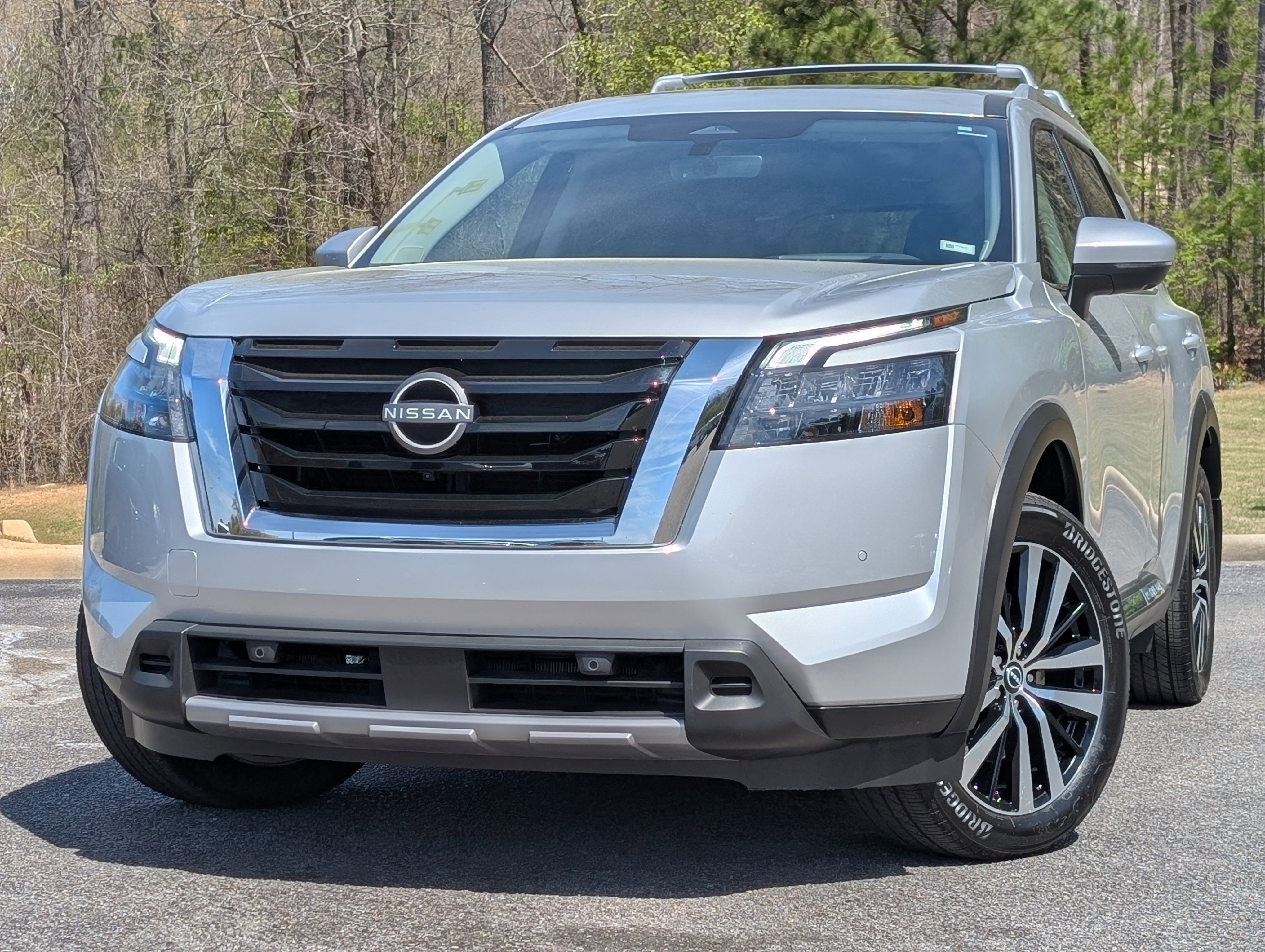 Used 2025 Nissan Pathfinder Platinum FWD image 4