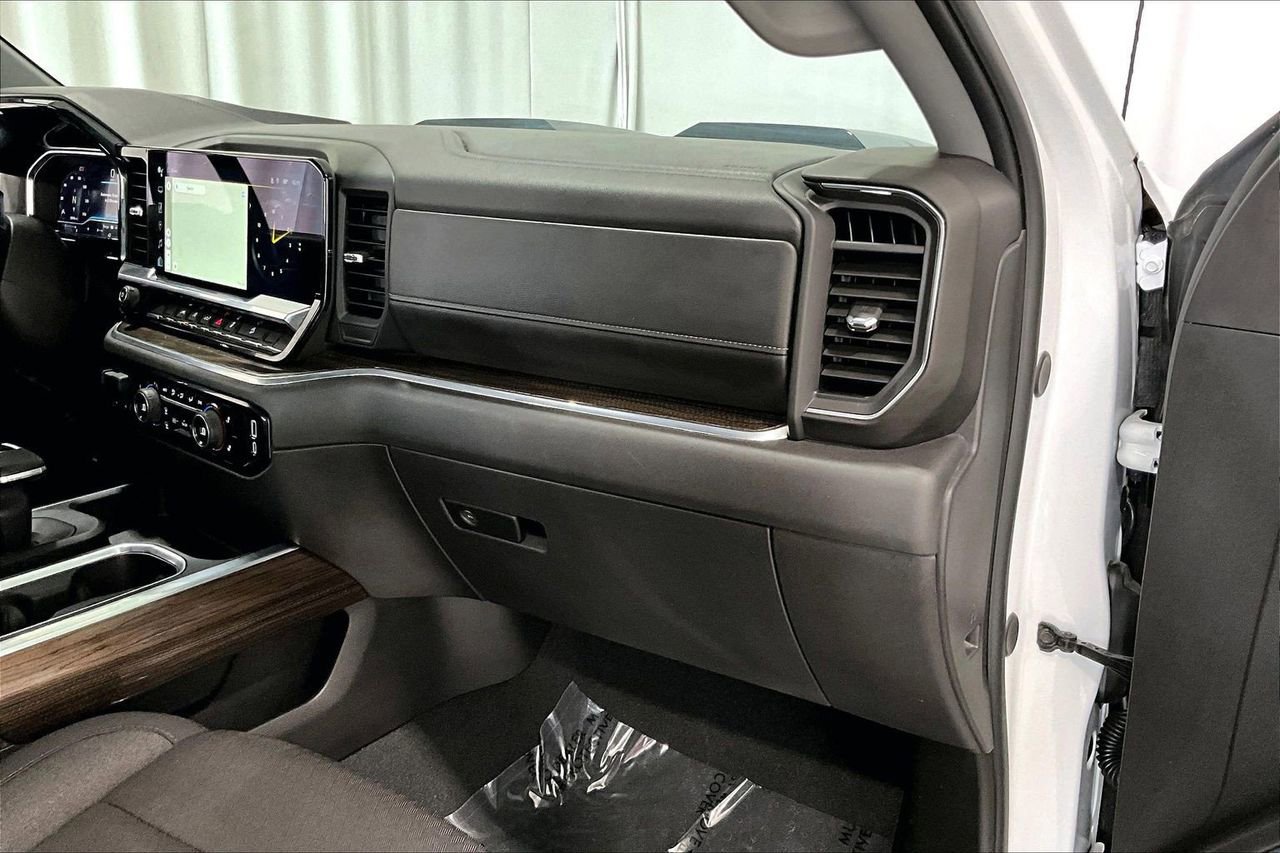 Used 2024 Chevrolet Silverado 1500 LT Trail Boss w/ Protection Package AWD/4WD image 16
