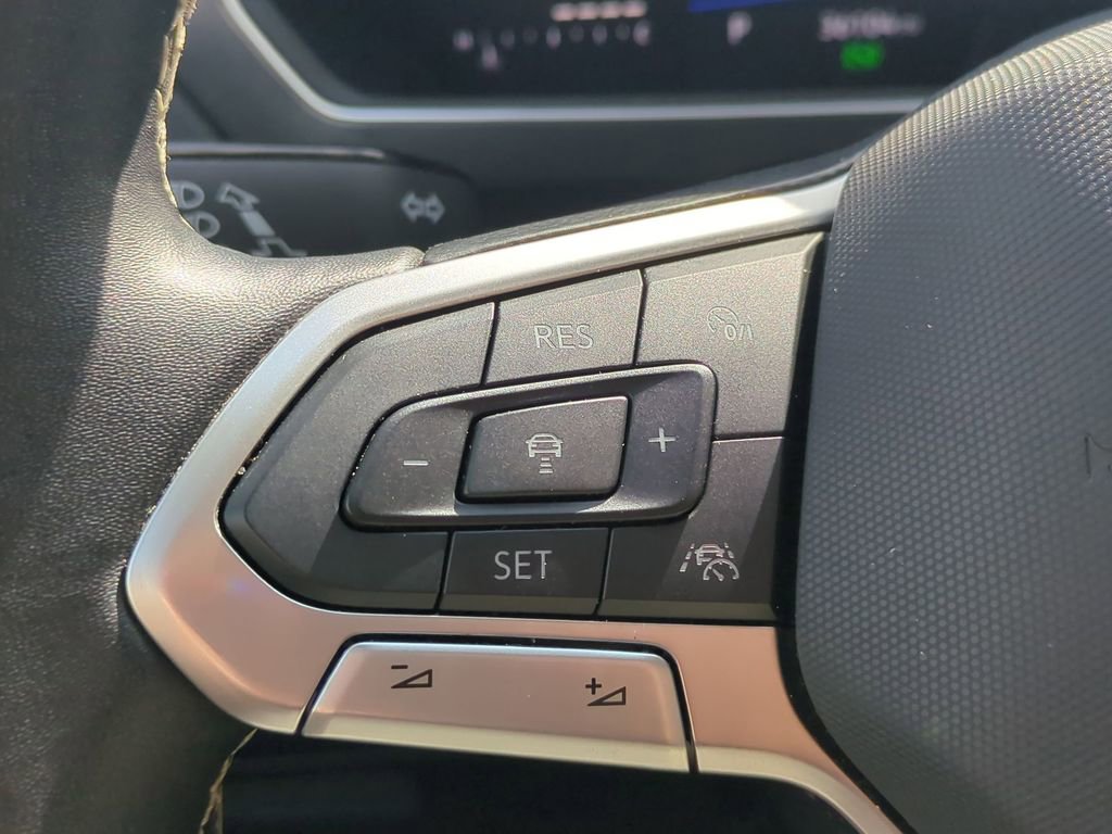 Used 2024 Volkswagen Tiguan SE image 20