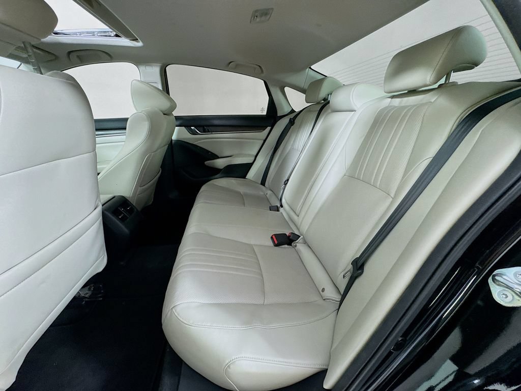 Used 2018 Honda Accord Touring image 30