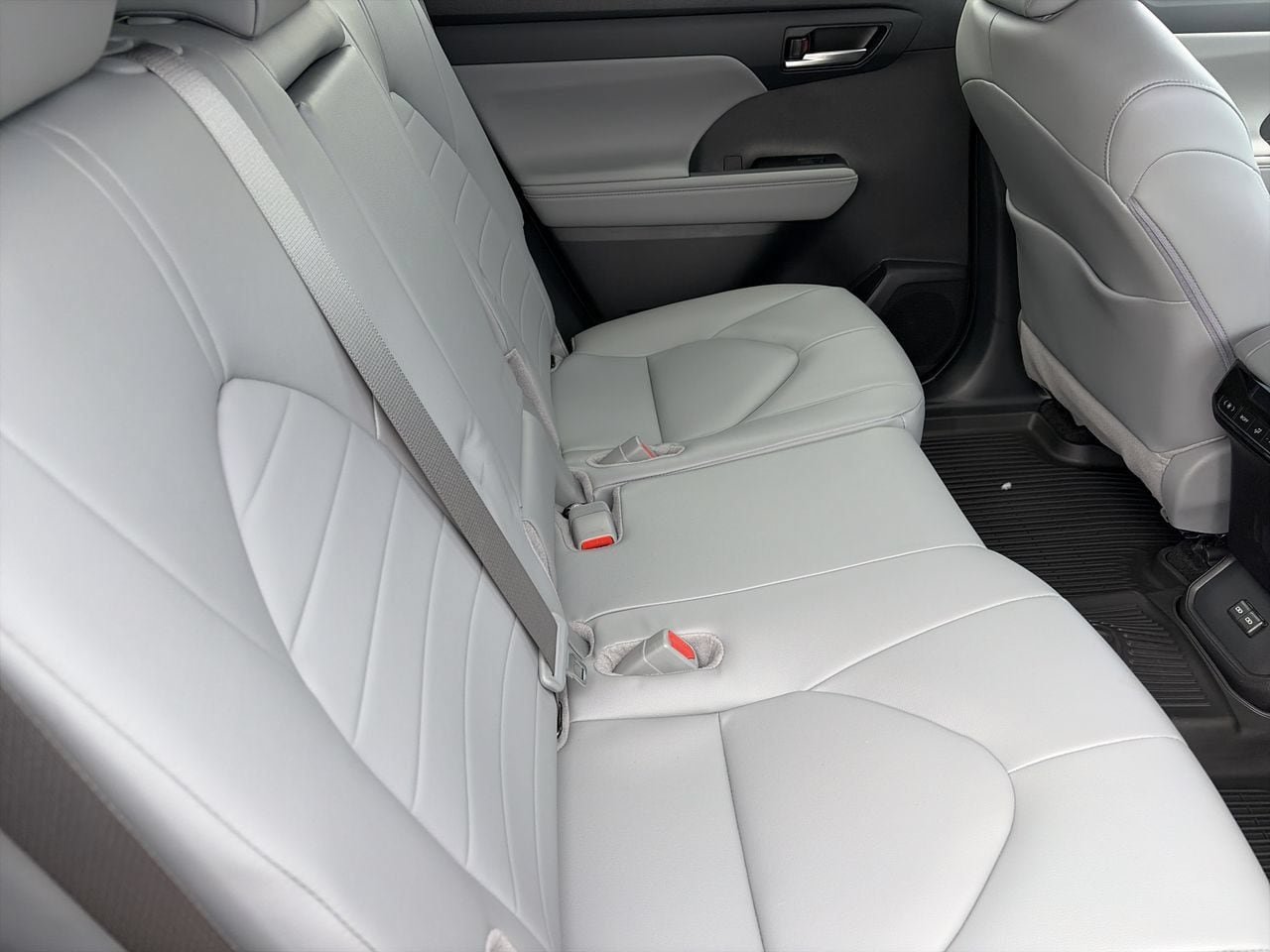 New 2026 Toyota Highlander XLE AWD/4WD image 22