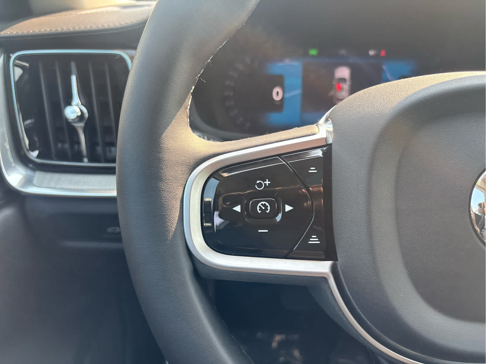Used 2026 Volvo V60 B5 Cross Country Ultra w/ Protection Package Premier AWD/4WD image 19