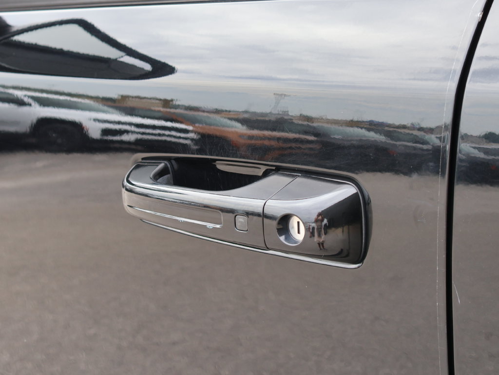 Used 2020 RAM 1500 Limited w/ Black Appearance Package RWD image 18