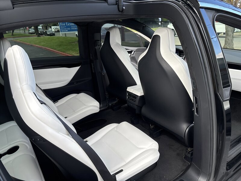 Used 2018 Tesla Model X 75D AWD/4WD image 35