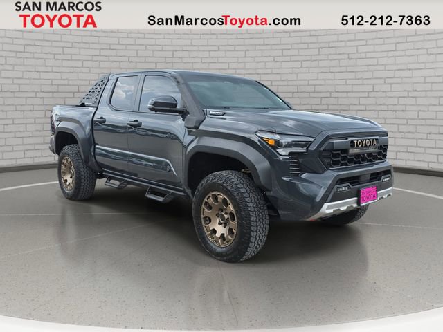 Used 2025 Toyota Tacoma Trailhunter image 3