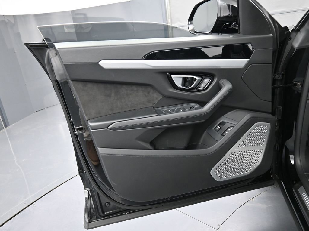 Used 2019 Lamborghini Urus image 15