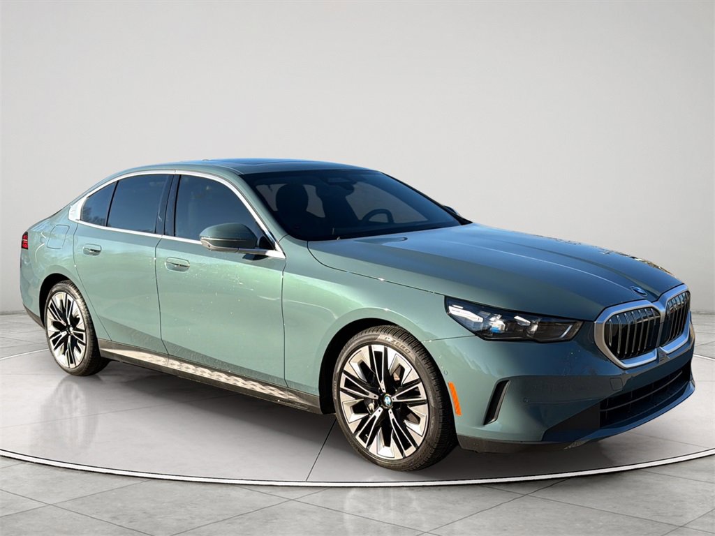 Used 2026 BMW 540i xDrive image 1