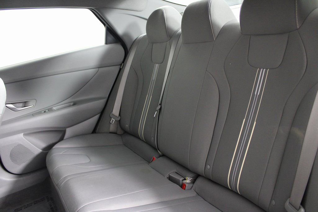 Certified 2025 Hyundai Elantra Sport image 18