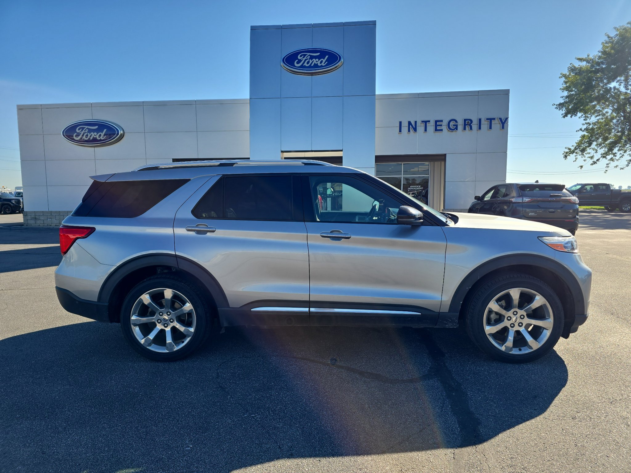 Used 2020 Ford Explorer Platinum w/ Premium Technology Package AWD/4WD image 5