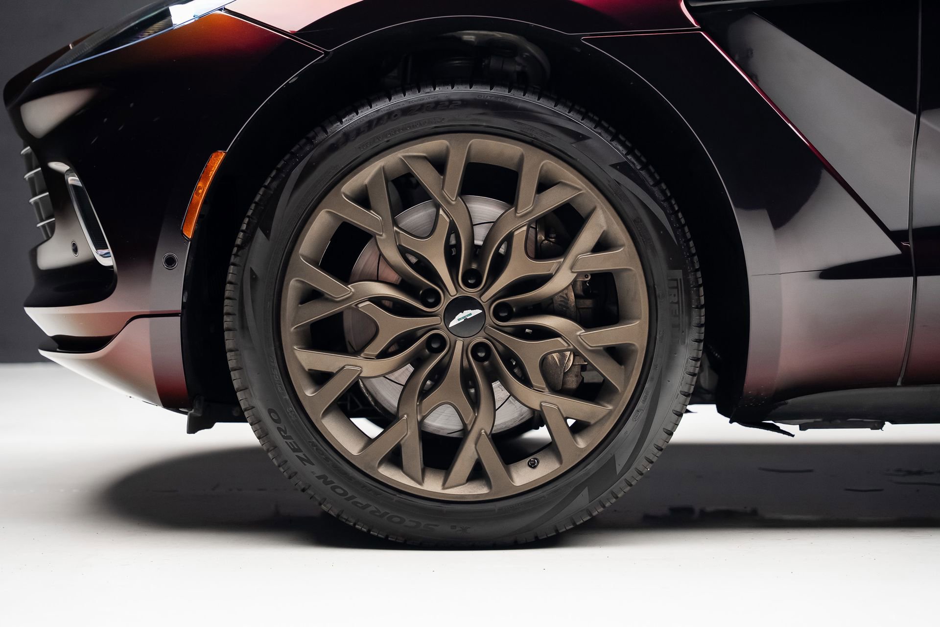 Used 2023 Aston Martin DBX AWD/4WD image 19