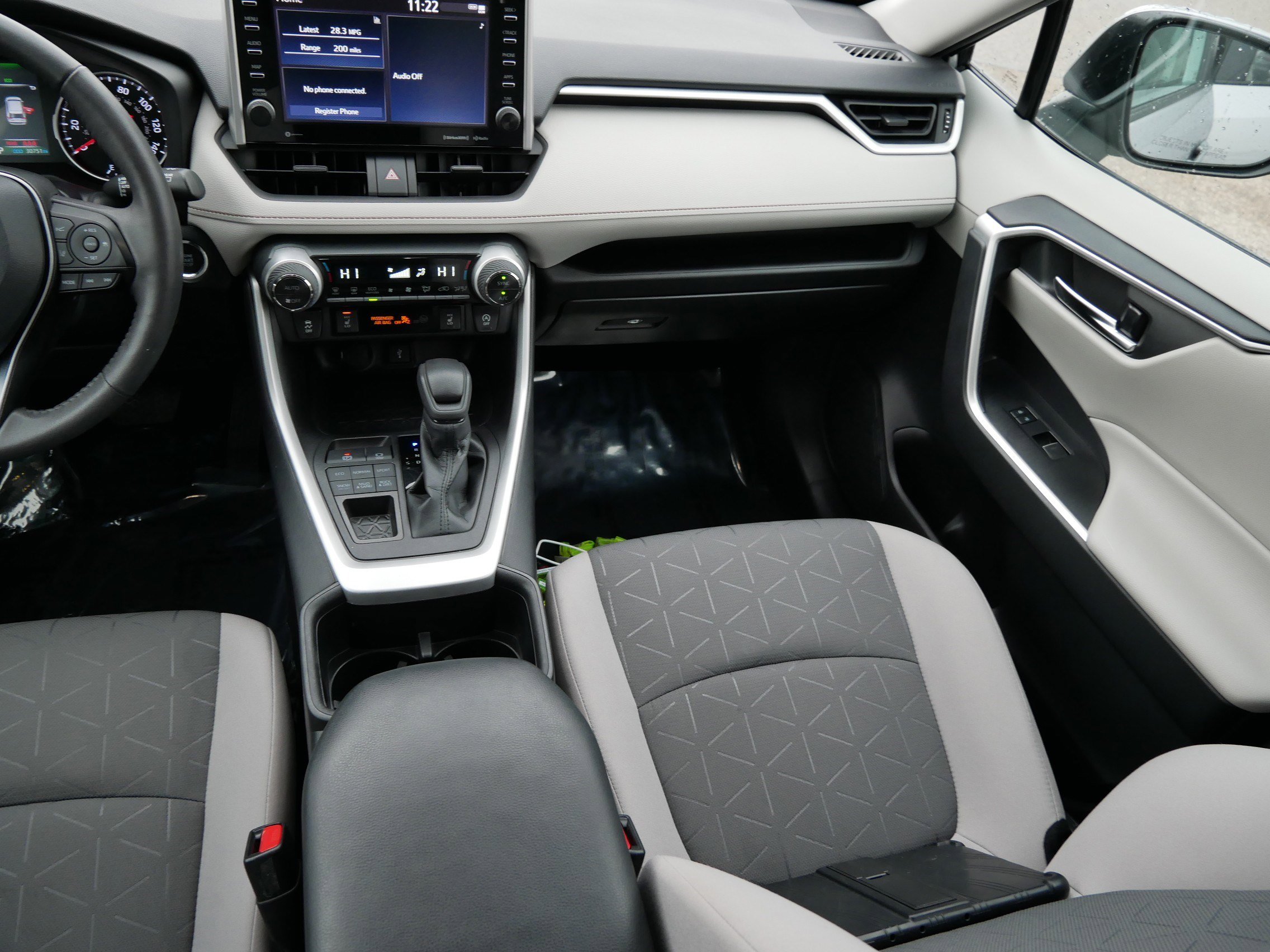 Used 2022 Toyota RAV4 XLE w/ Convenience Package image 11