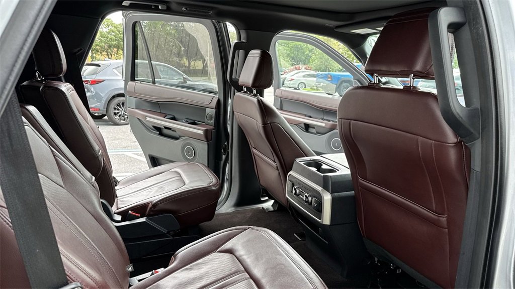 Used 2023 Ford Expedition Limited image 34