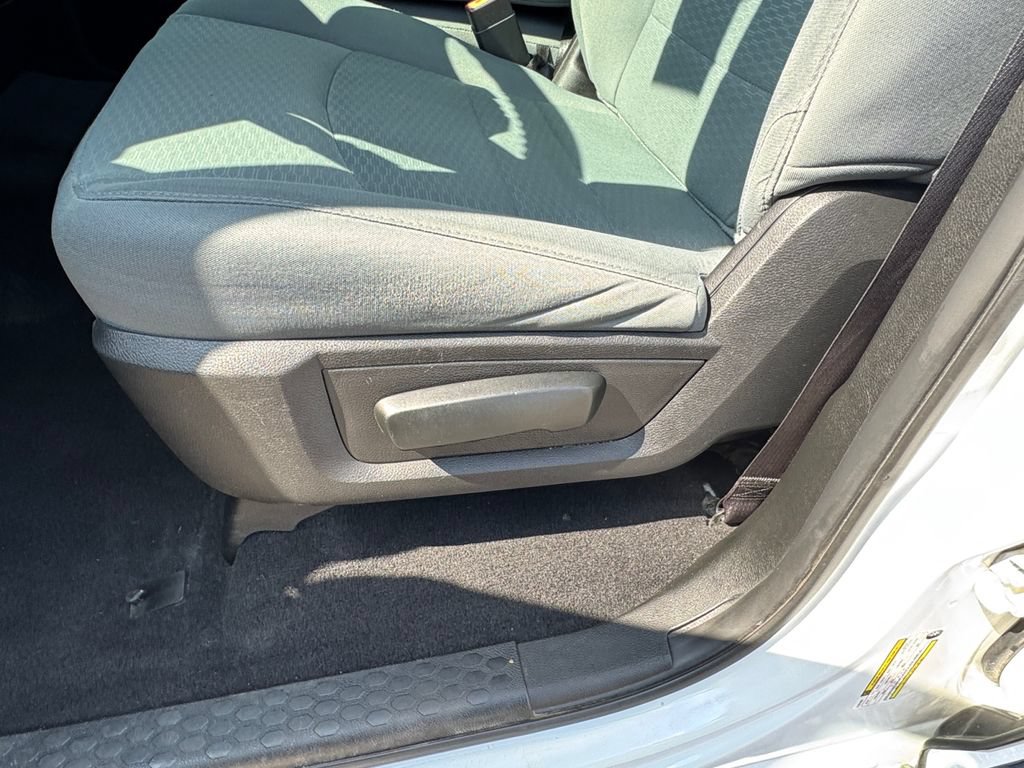 Used 2019 RAM 1500 Classic SLT AWD/4WD image 18