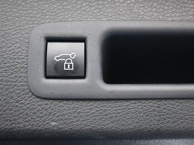 Used 2025 Toyota Sienna Limited image 25