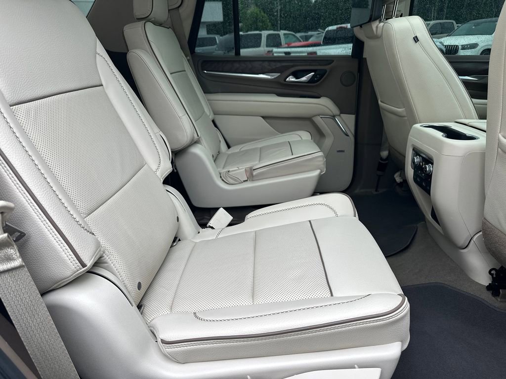 Used 2021 GMC Yukon Denali w/ Denali Ultimate Package AWD/4WD image 16