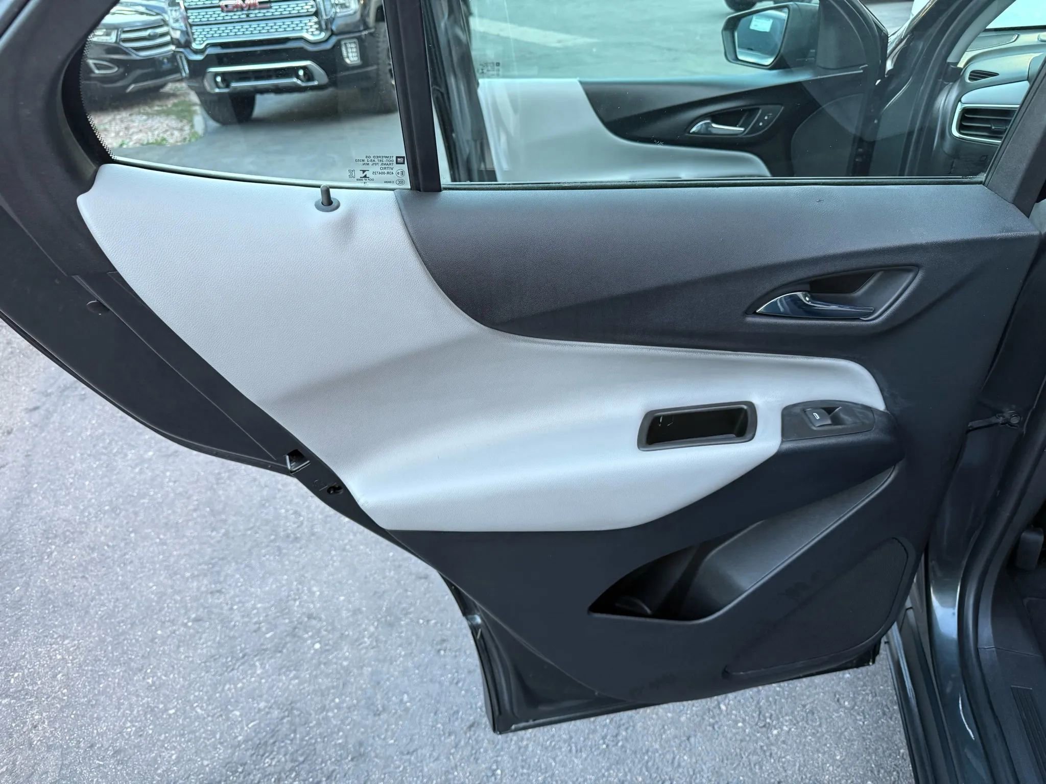 Used 2020 Chevrolet Equinox LS image 20