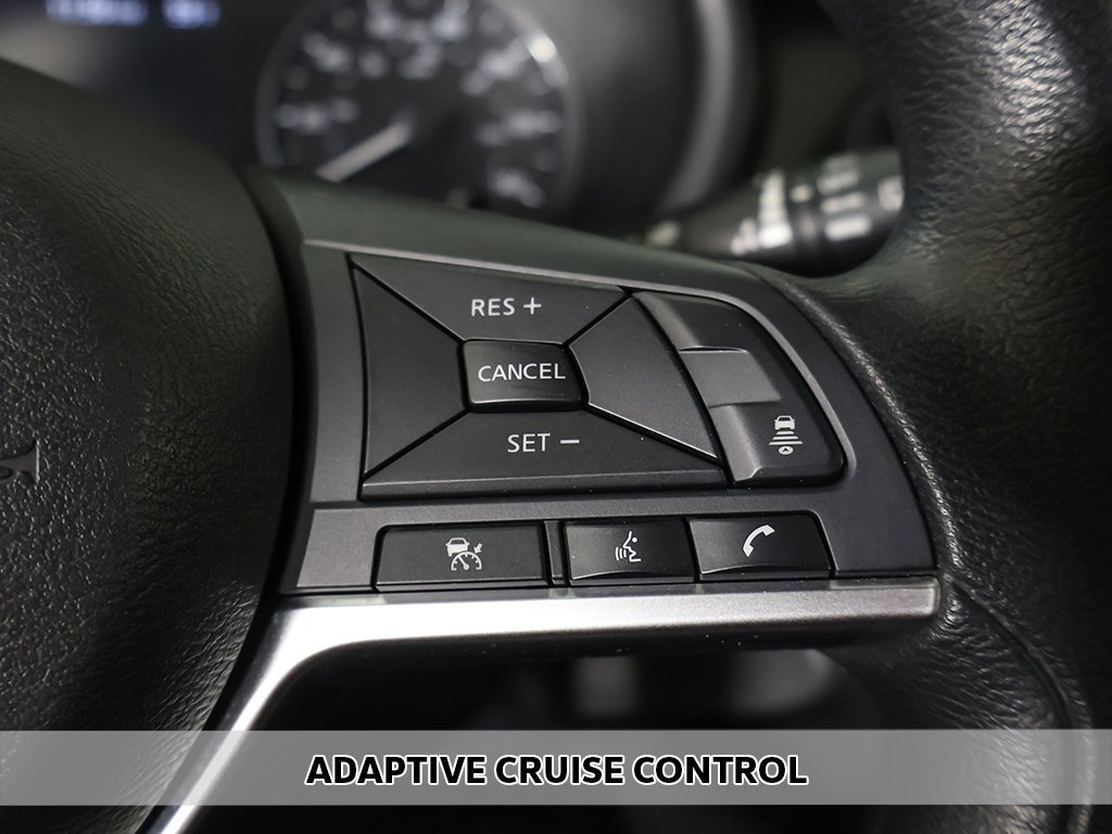 Used 2023 Nissan Kicks SV image 3