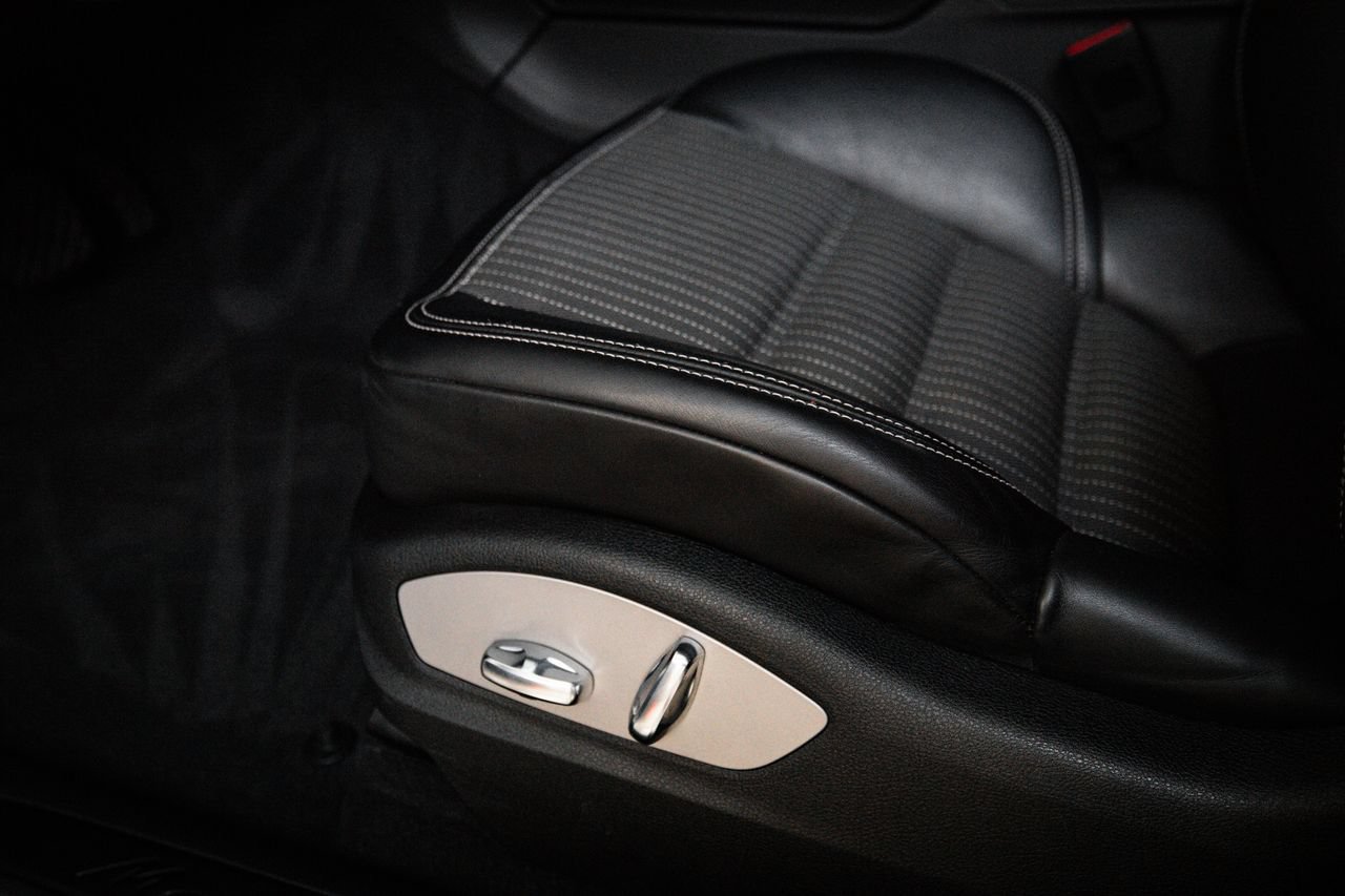 Certified 2023 Porsche Macan Turbo AWD/4WD image 14