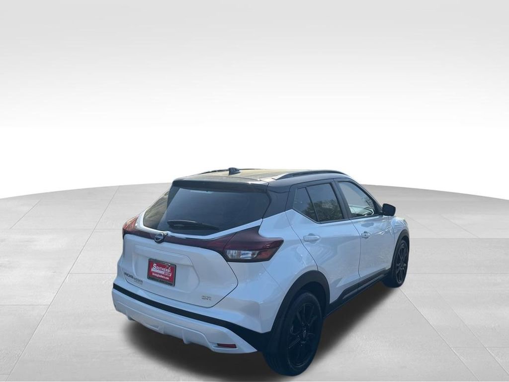 Used 2023 Nissan Kicks SR w/ SR Premium Package image 27