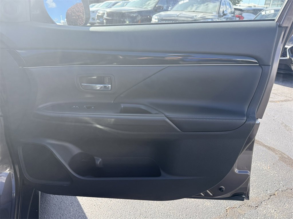 Used 2019 Mitsubishi Outlander SE image 34