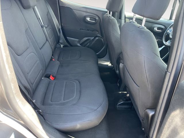 Used 2019 Jeep Renegade Latitude w/ Cold Weather Group AWD/4WD image 28