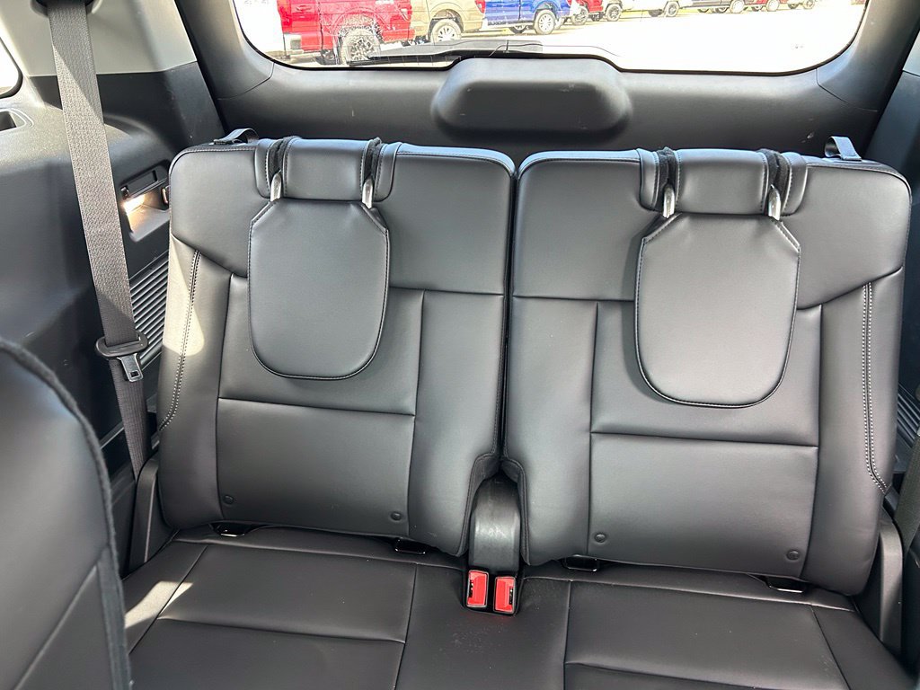 Used 2024 Ford Explorer XLT w/ Equipment Group 202A AWD/4WD image 12