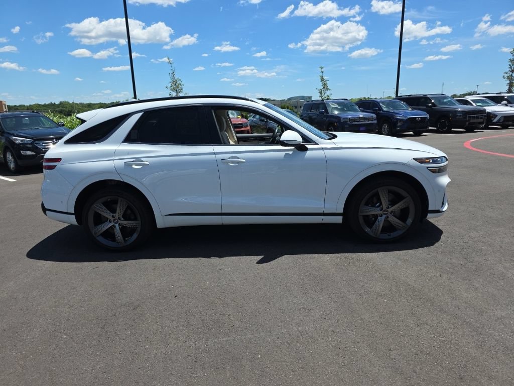 Used 2025 Genesis GV70 3.5T Sport w/ Sport Advanced Package AWD/4WD image 4