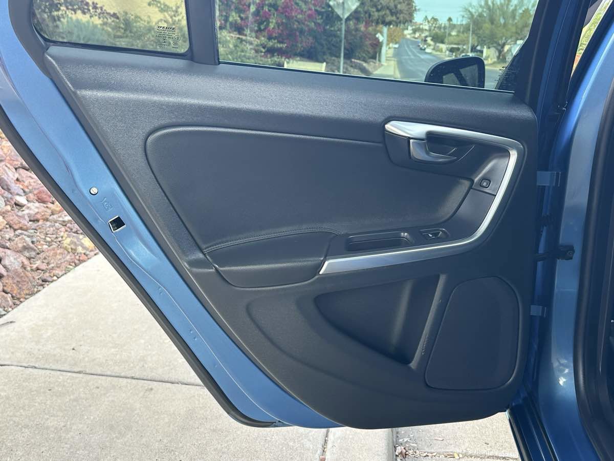 Used 2015 Volvo V60 T5 Premier Plus image 46