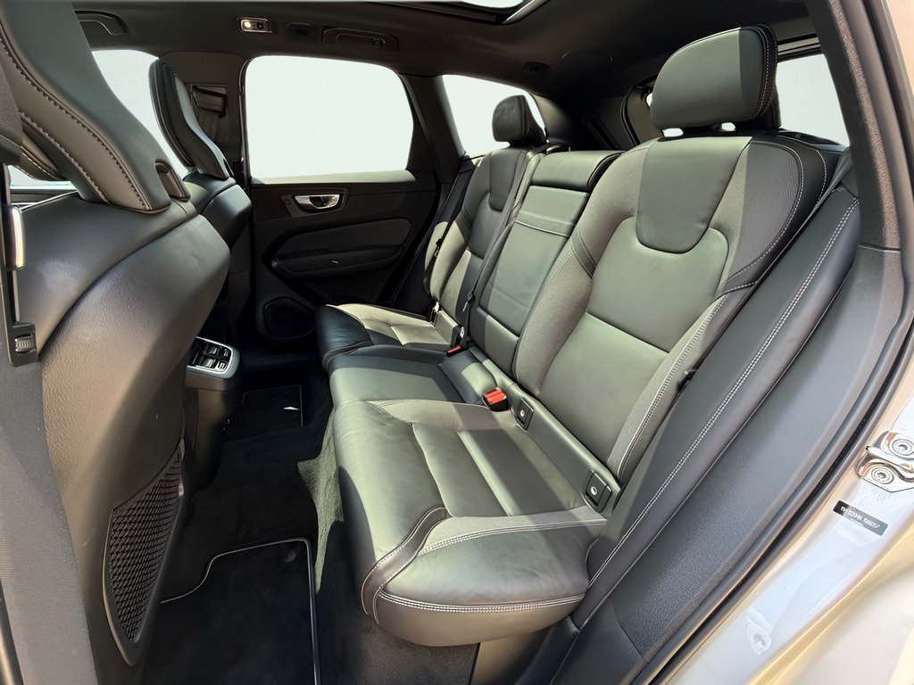 Used 2020 Volvo XC60 T5 R-Design FWD image 23