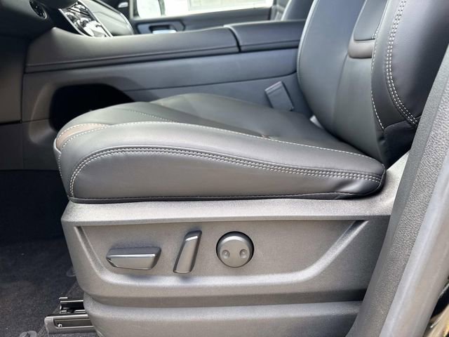 New 2026 Nissan Armada SL w/ Captain's Chari Seat Package image 10