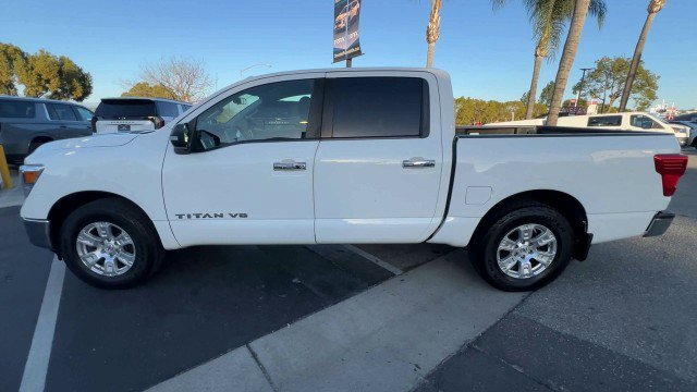 Used 2018 Nissan Titan SV image 5
