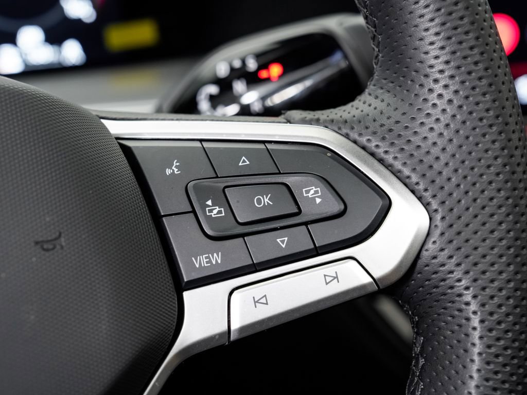 Used 2025 Volkswagen Tiguan SE R-Line AWD/4WD image 14