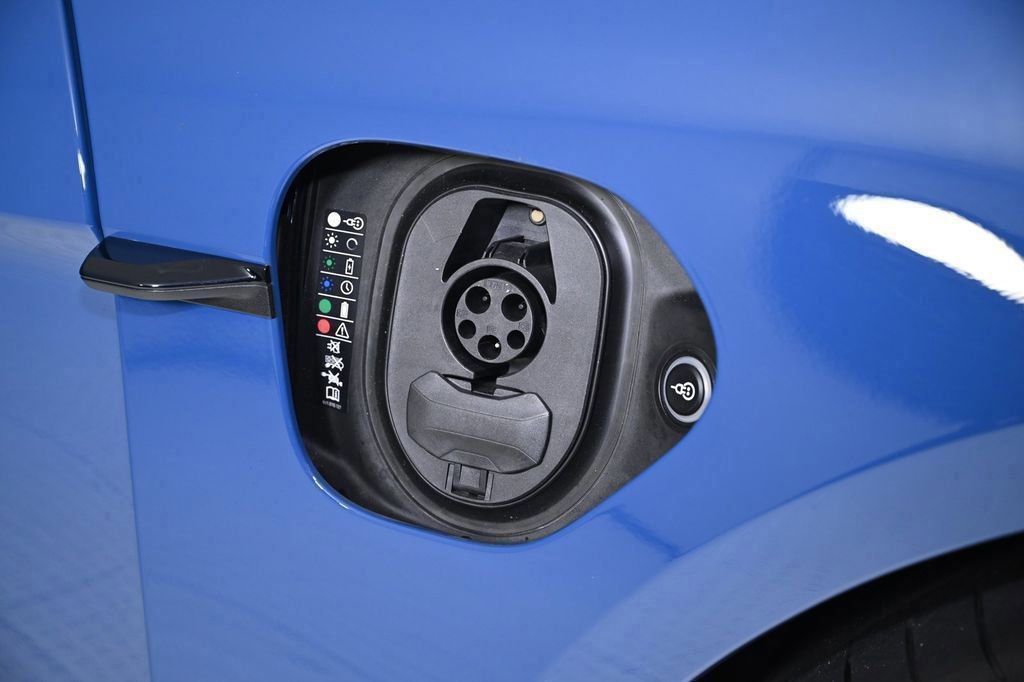 Used 2024 Porsche Taycan 4S image 27