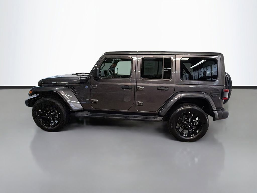 Used 2025 Jeep Wrangler Unlimited Sahara AWD/4WD image 4