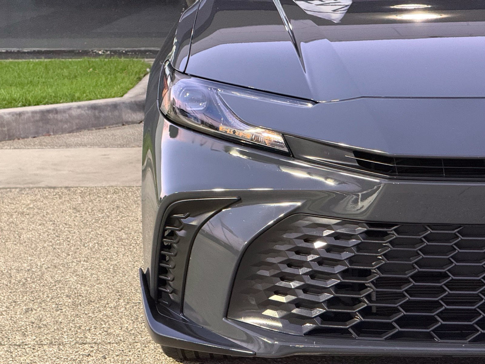 Used 2025 Toyota Camry SE w/ Convenience Package FWD image 7